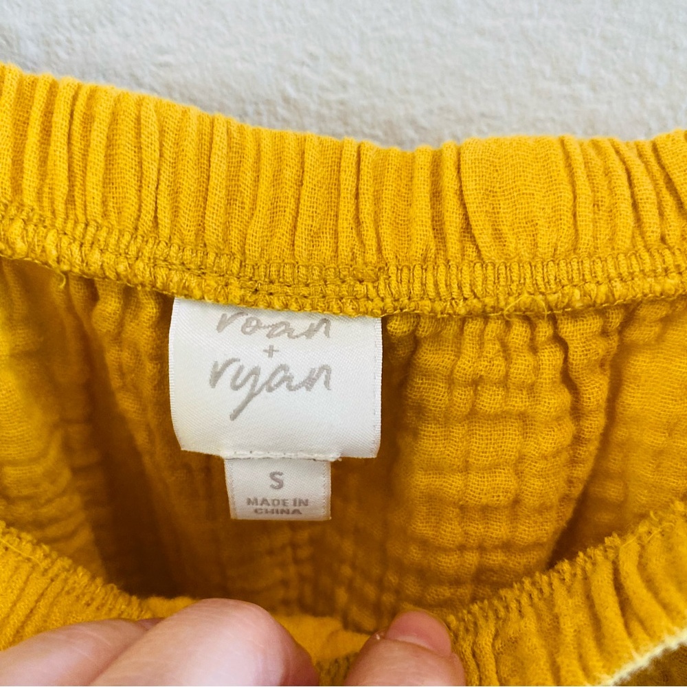 Evereve Roan + Ryan Yellow off Shoulder Top Mira Pleated Blouse Gold Small - Picture 3 of 4
